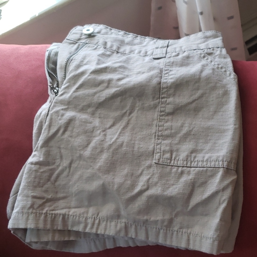 Shorts - Picture 3 of 3